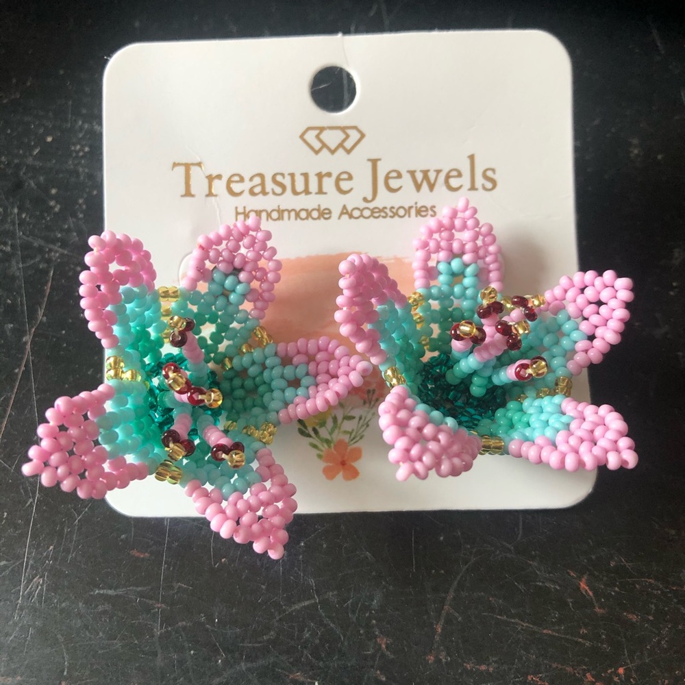 Beaded floral earrings